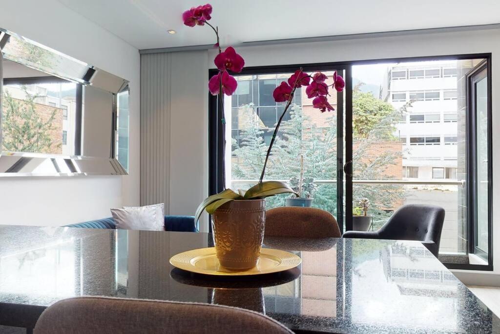 Exclusivo Y Lujoso Apto Area 93 Apartamento